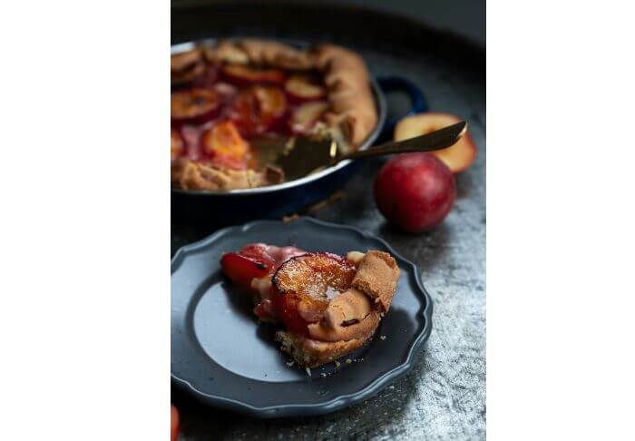 black plum tart 